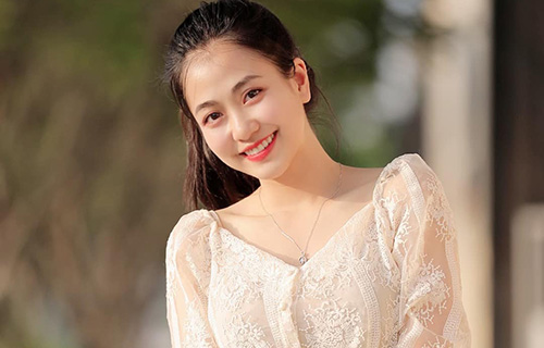 Em gái công sở khoe dáng đẹp qua điệu nhảy sexy